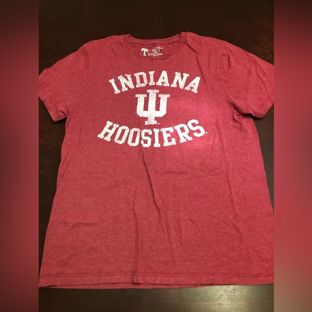 Indiana Hoosiers Distressed Tee M157 - Picture 2 of 5